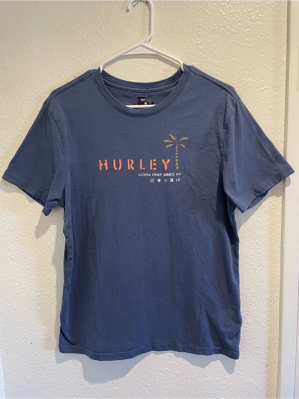 🌊 Hurley Men’s Graphic T-Shirt • Steel Blue • Size S 🏄‍♂️